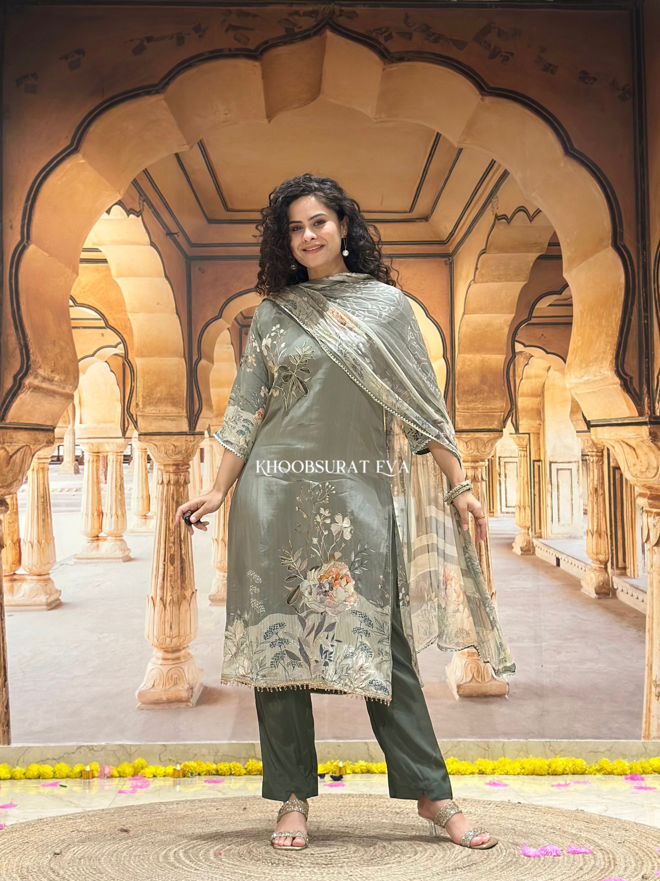 Priyotoma designer Suit Set