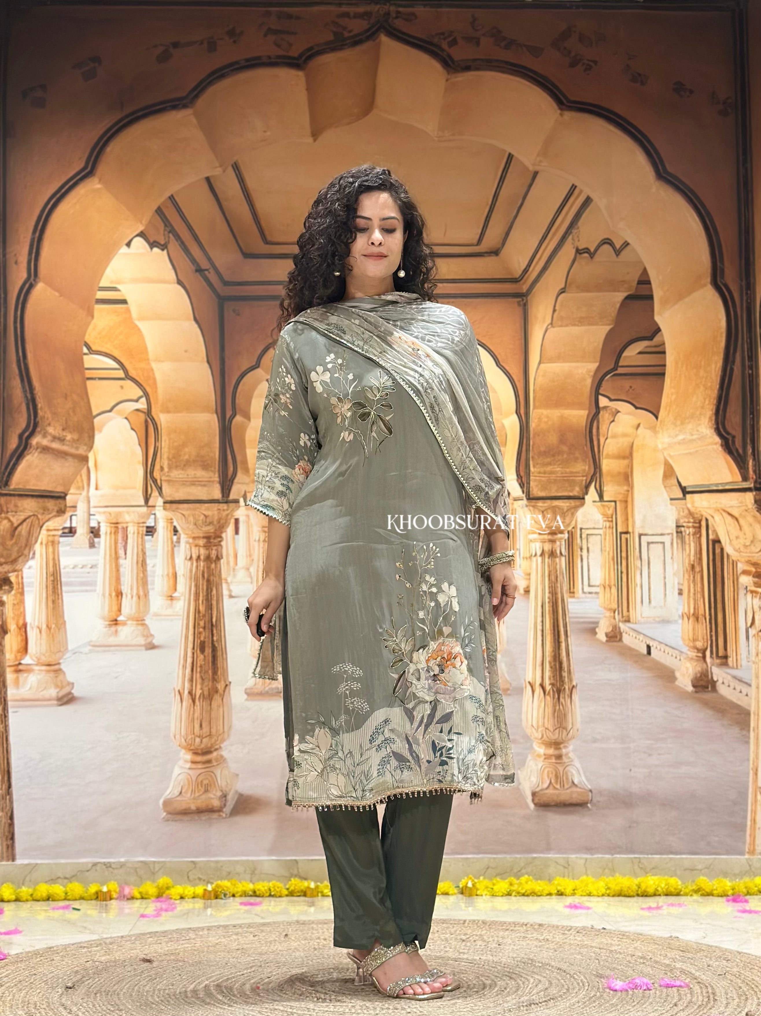 Priyotoma designer Suit Set