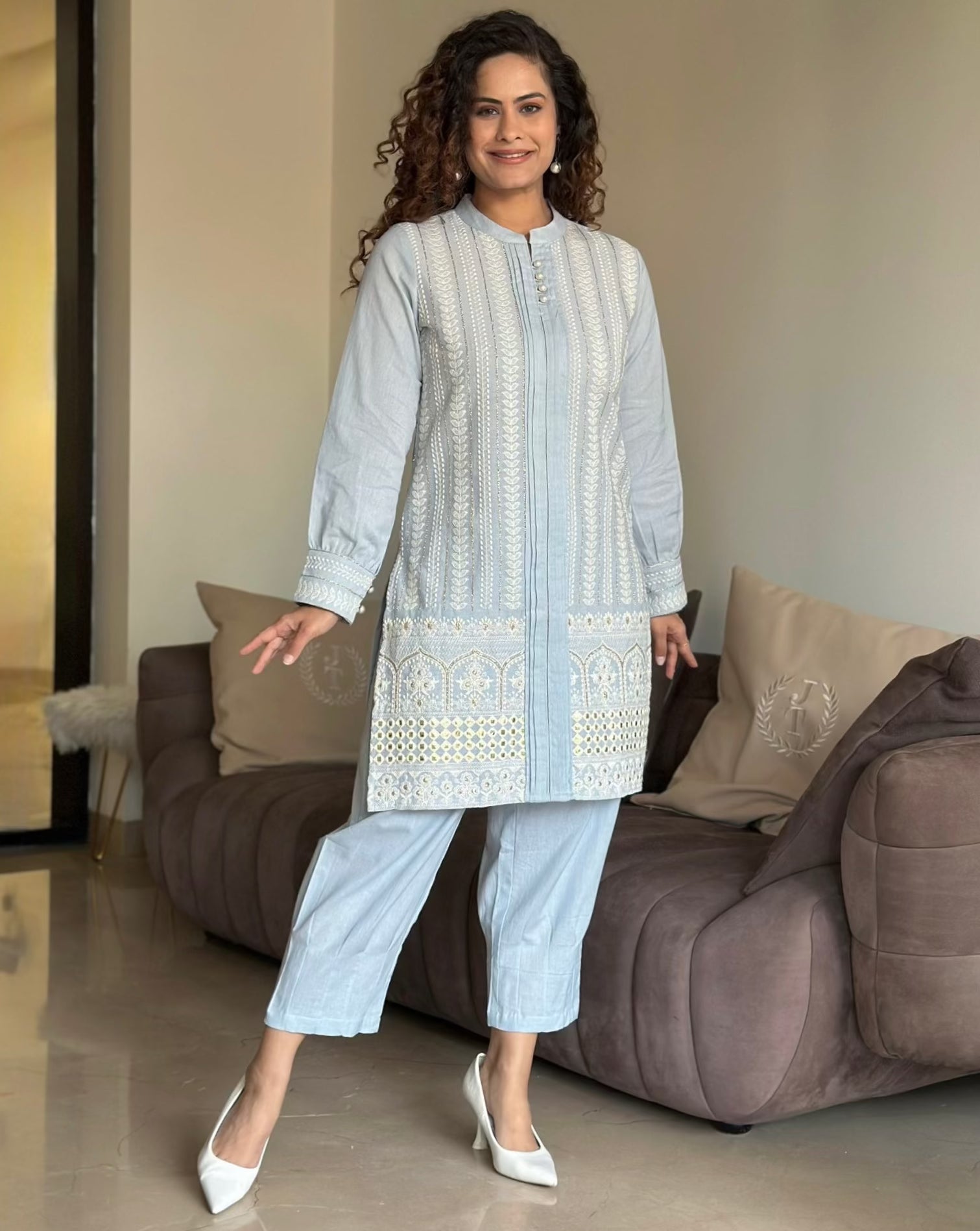 Dream Girl Blue Embroidered Kurta Se