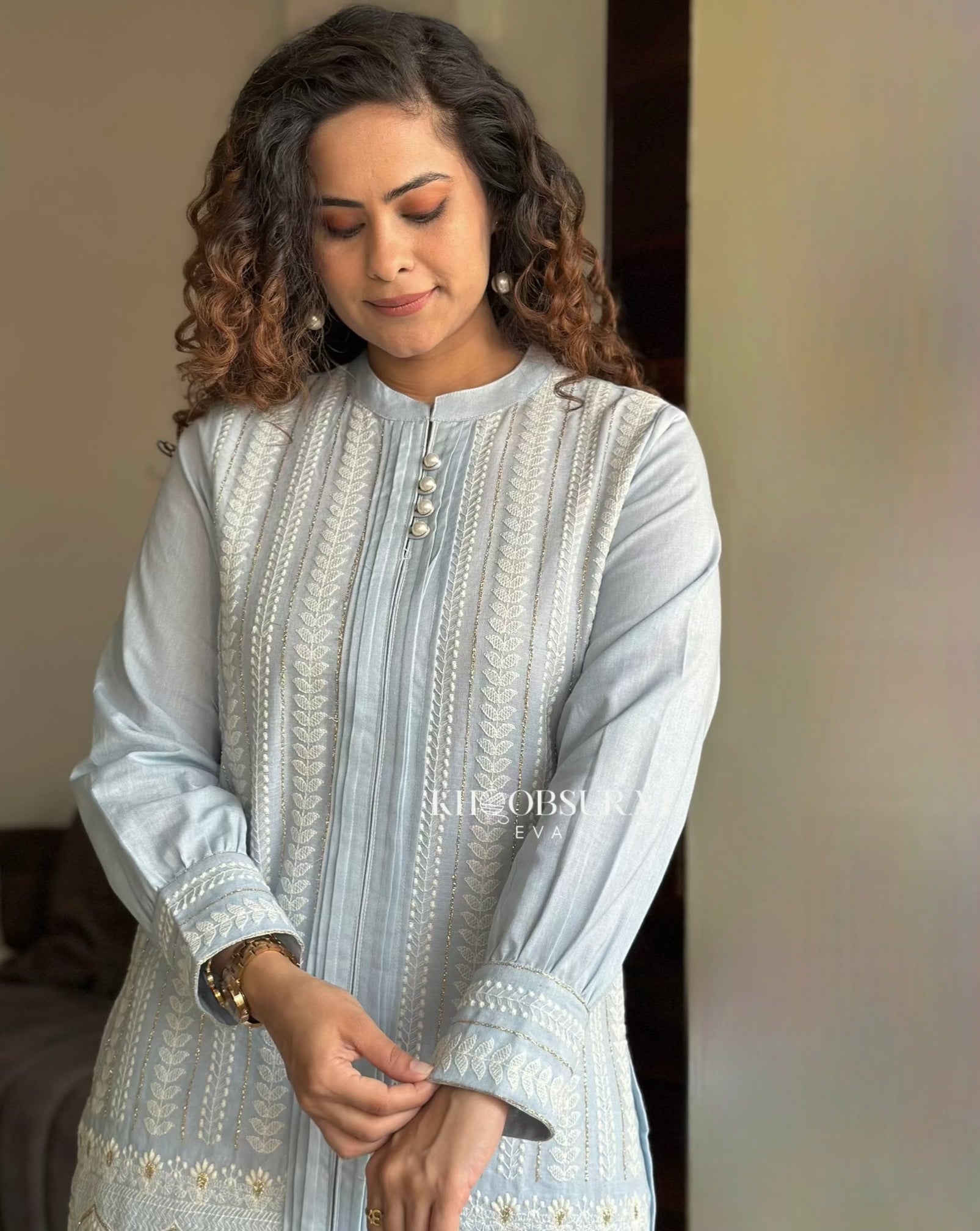 Dream Girl Blue Embroidered Kurta Se