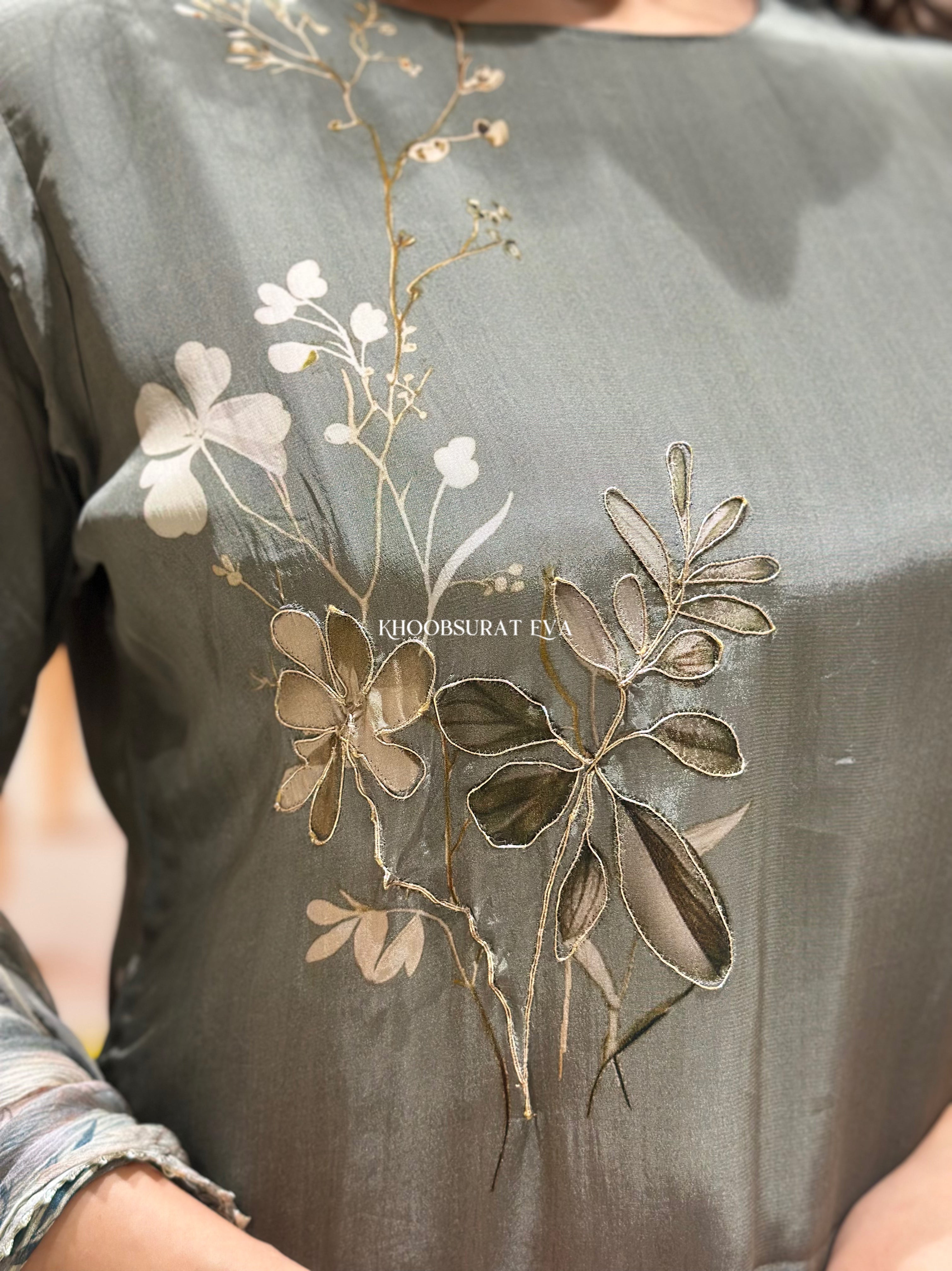 Priyotoma designer Suit Set