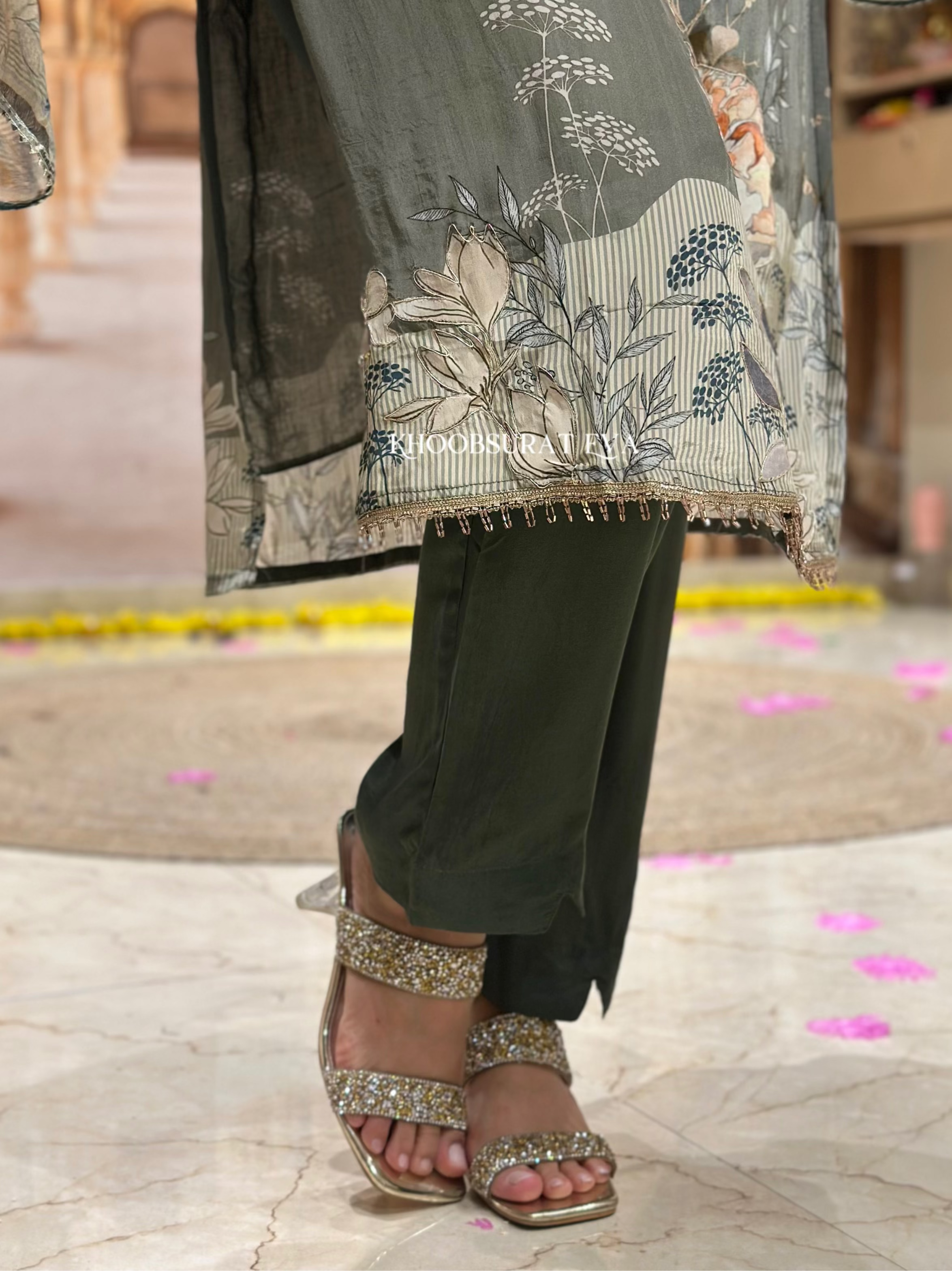 Priyotoma designer Suit Set