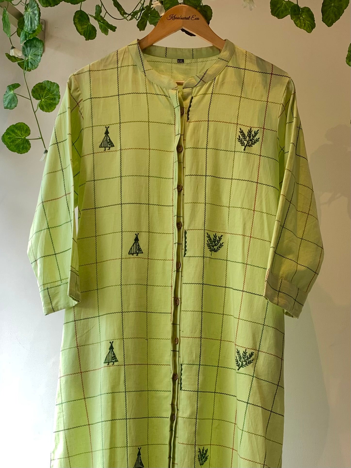 Green Embroidered Straight Kurta