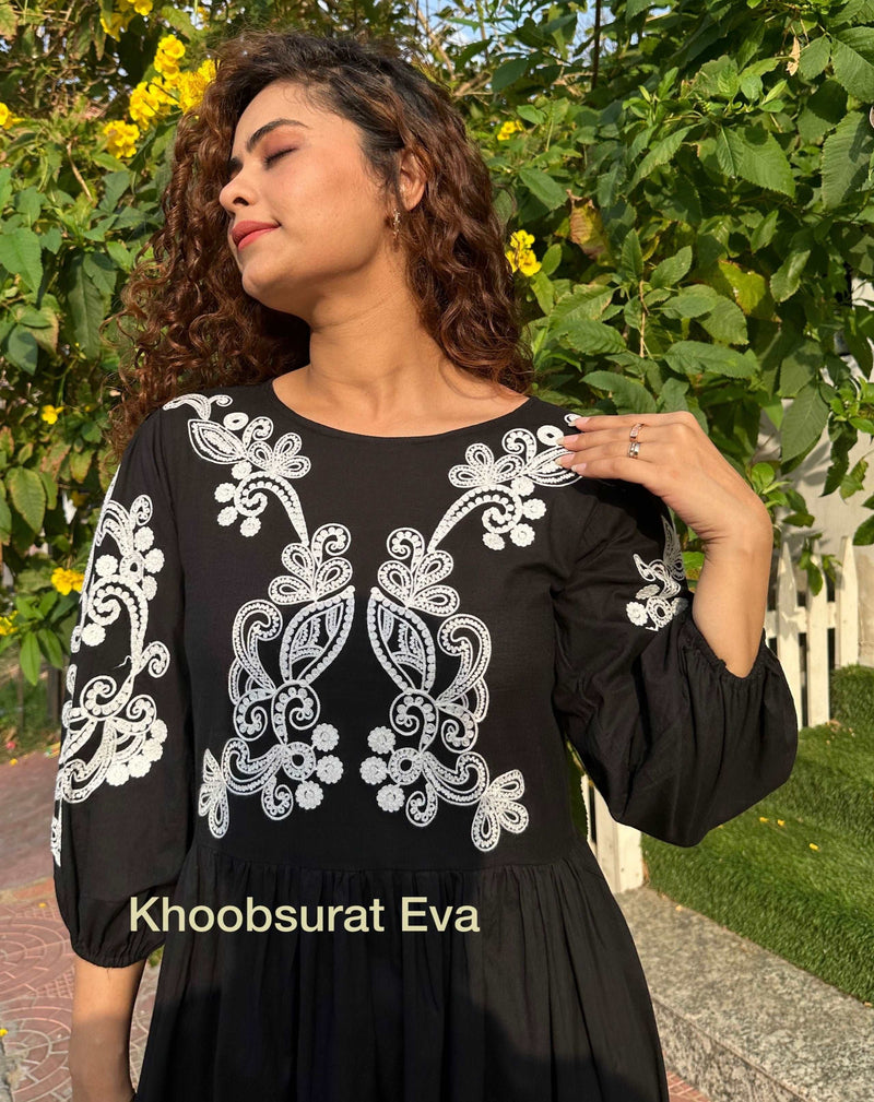 BLACK EMBROIDERED DRESS WITH PUFF SLEEVES